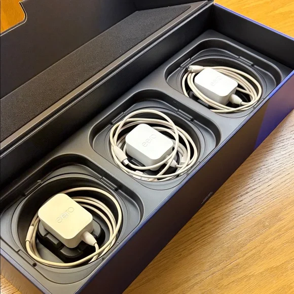 eero Pro 6 Mesh Wi‑Fi System, 3-pack - Picture 5 of 7